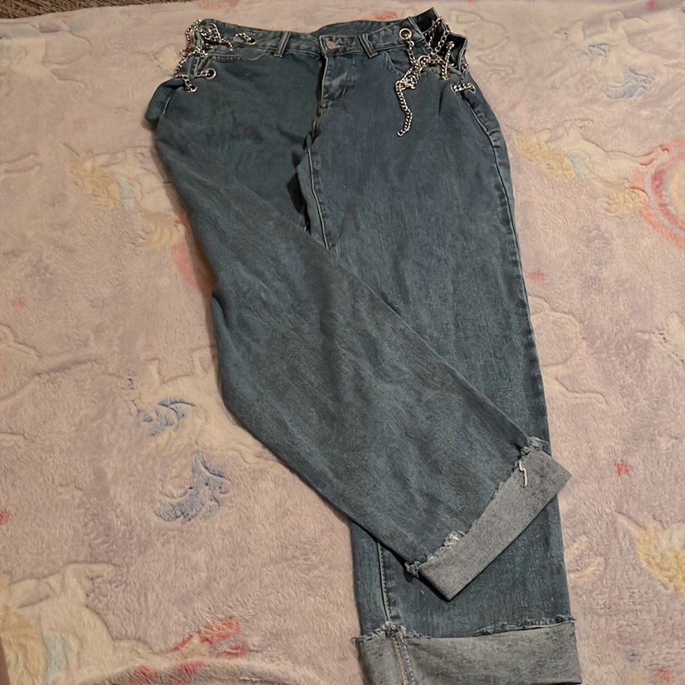Light washed side chain boyfriend jean denim